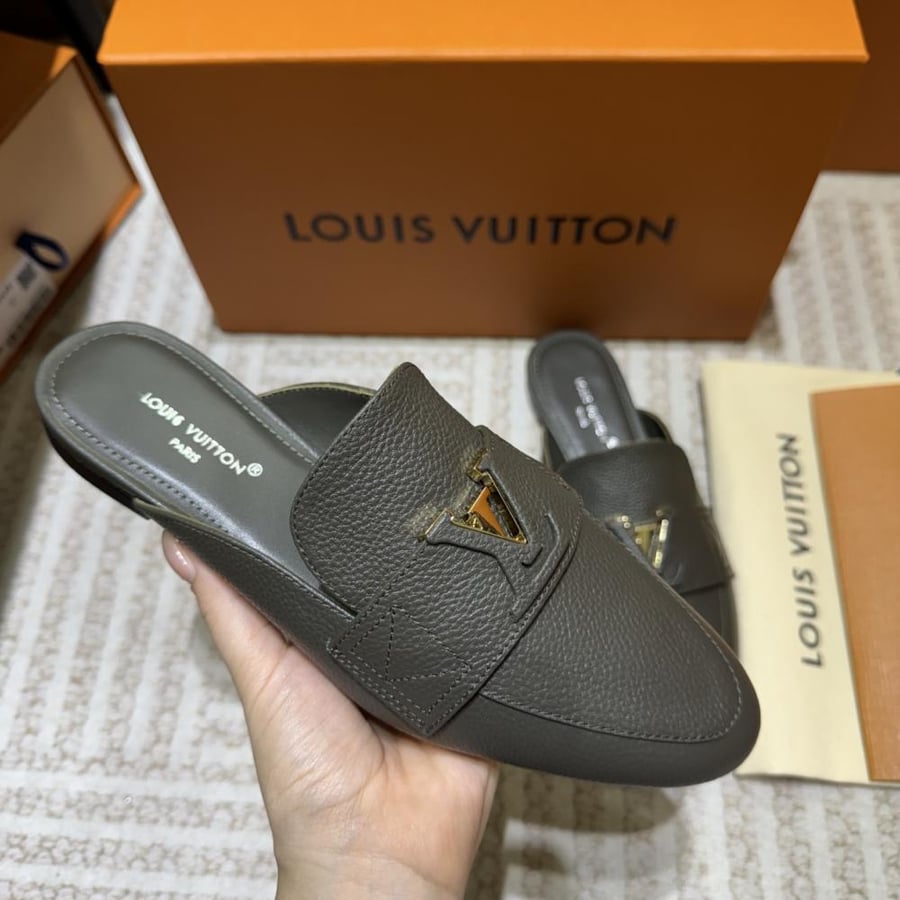 حذاء لوفر نسائي Louis Vuitton