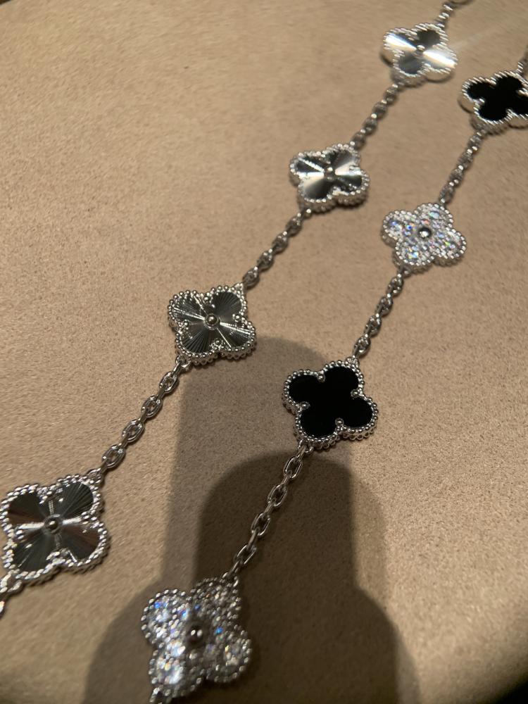 سوار من فان كليف آند آربلز (Van Cleef & Arpels)
