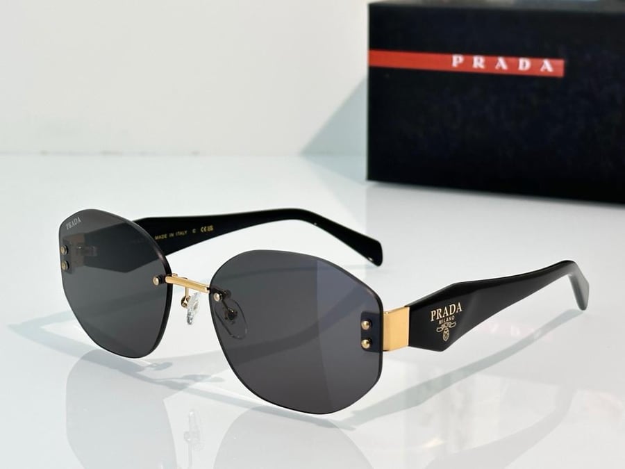 نظارات برادا (PRADA) الشمسية