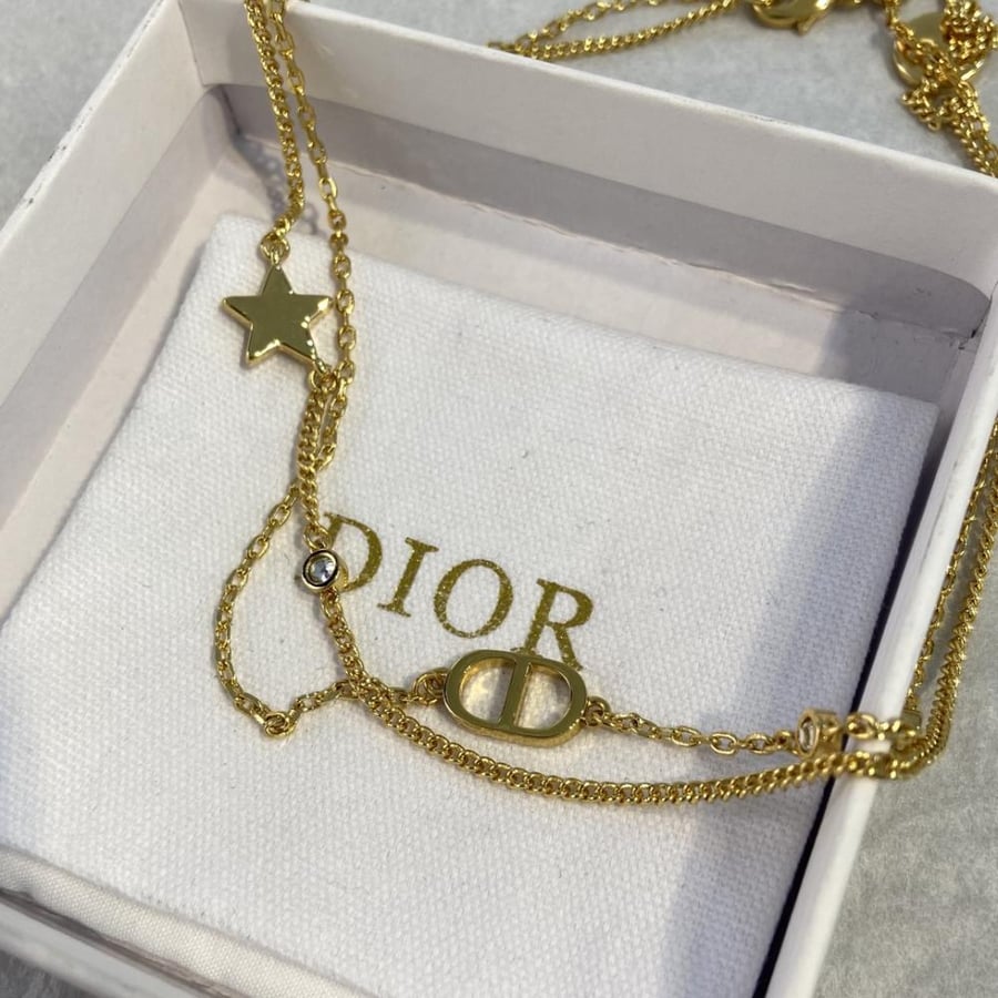 قلادة ديور (Dior) المزدوجة