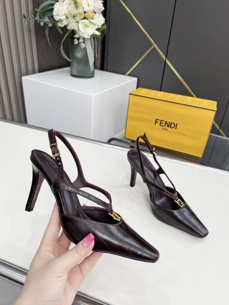 حذاء جلد بكعب عالي من فندي FENDI