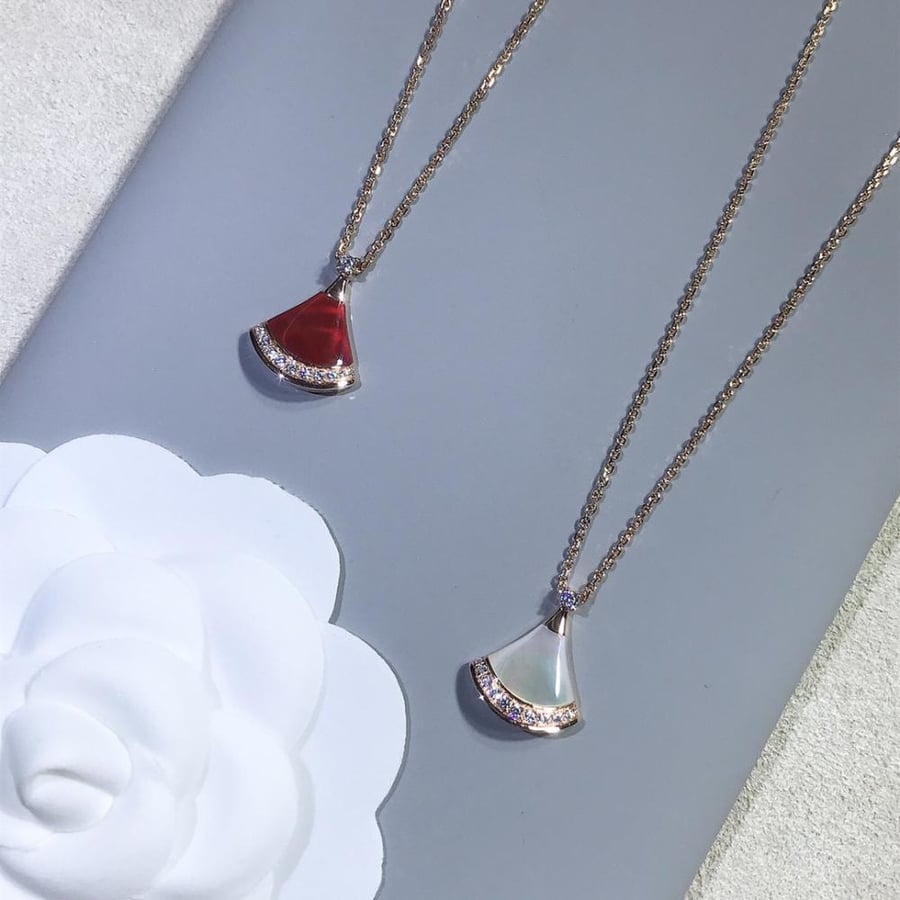 قلادة بولغري (Bulgari)