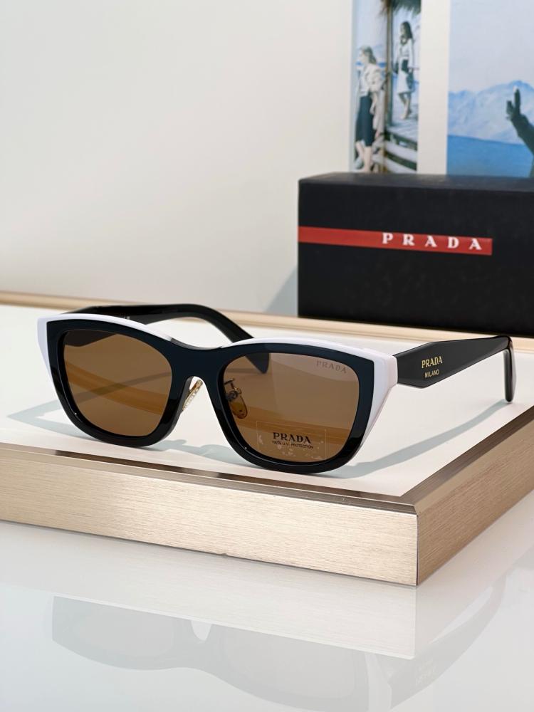 نظارات برادا (PRADA) الشمسية