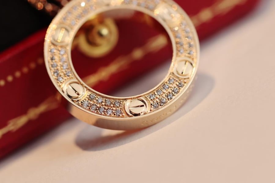 قلادة كارتيه LOVE الكبيرة