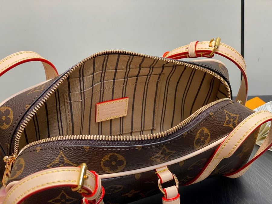 حقيبة Louis Vuitton Hang On