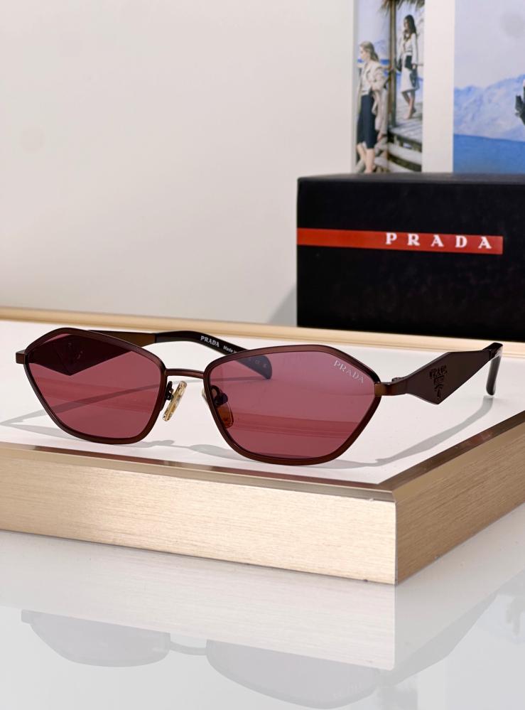 نظارات برادا (PRADA) الشمسية