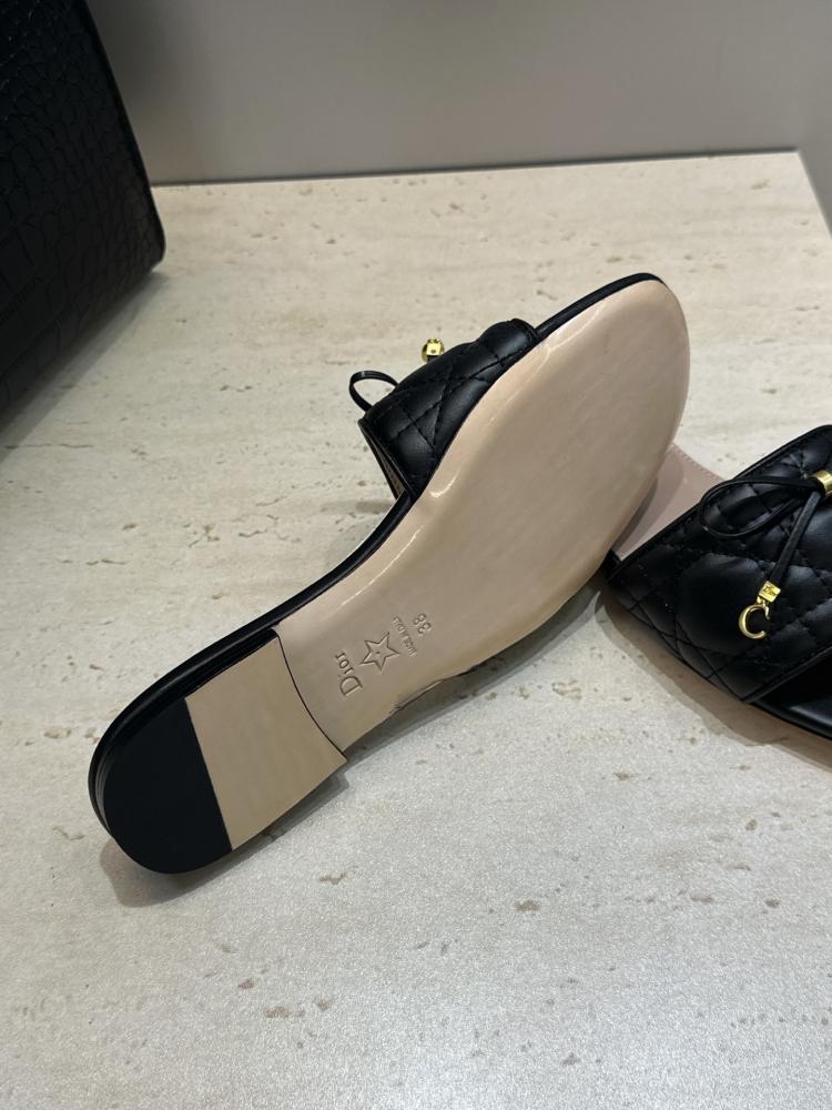 سليبر Dior Or مفتوح من الخلف