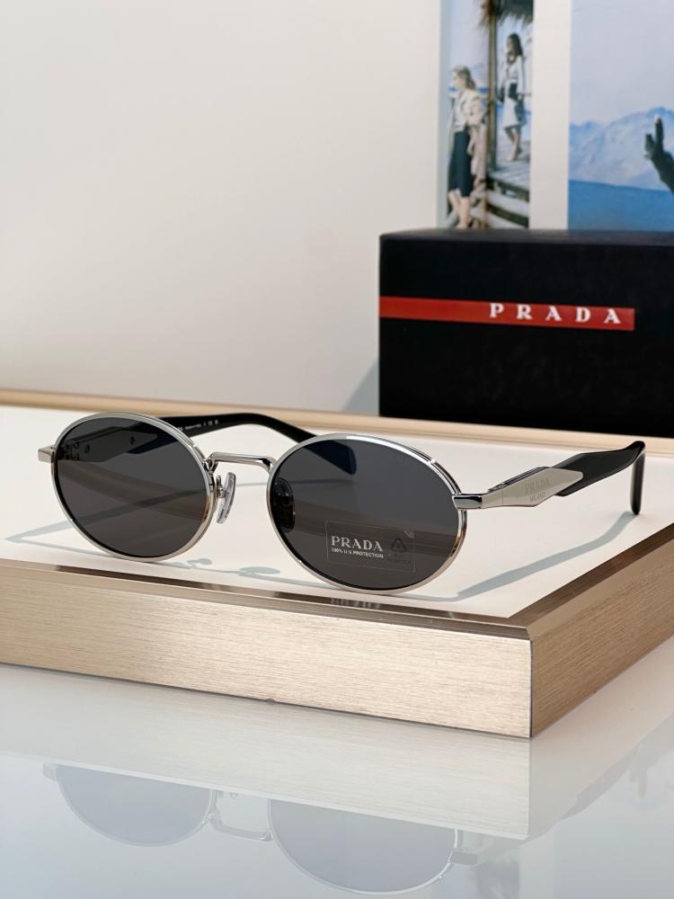 نظارات برادا (PRADA) الشمسية