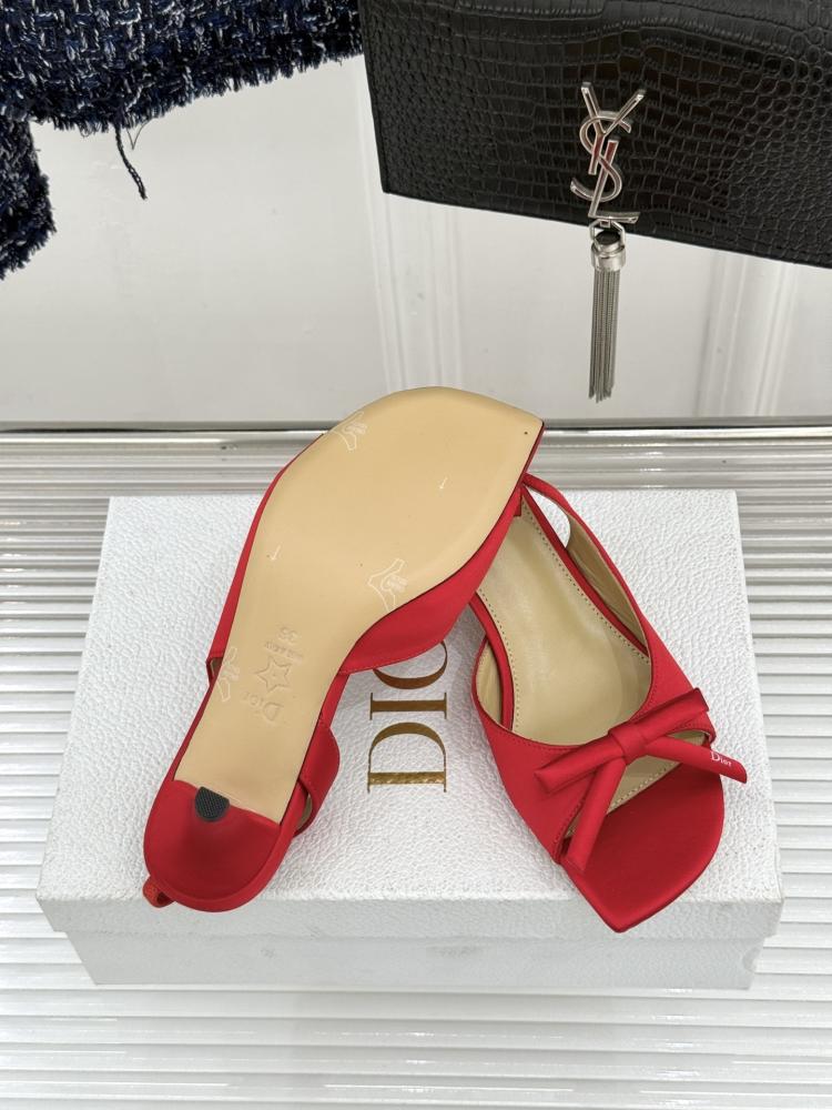 صندل Dior بكعب أنيق