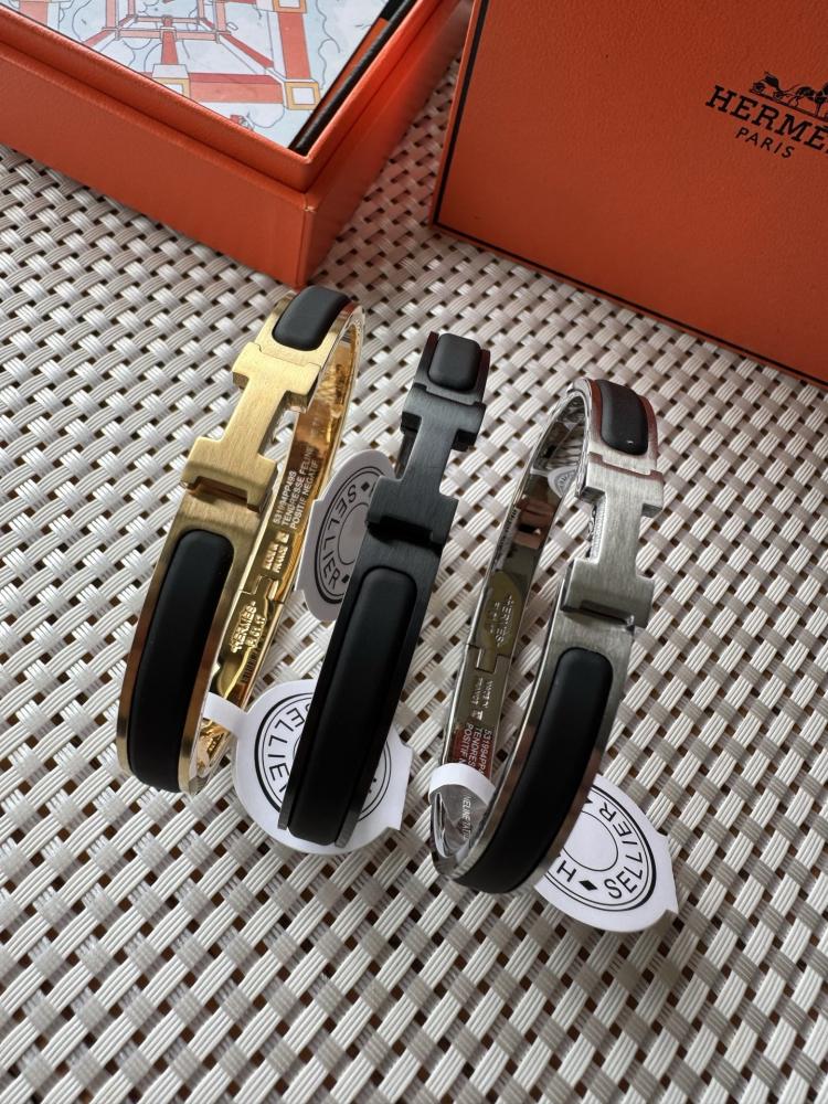 سوار (Hermès) بتصميم "كليك إتش"
