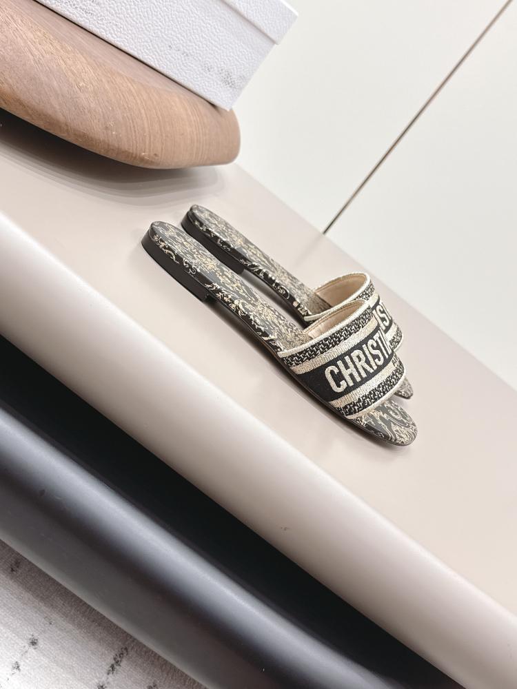 سليبر Dior مفتوح من الخلف