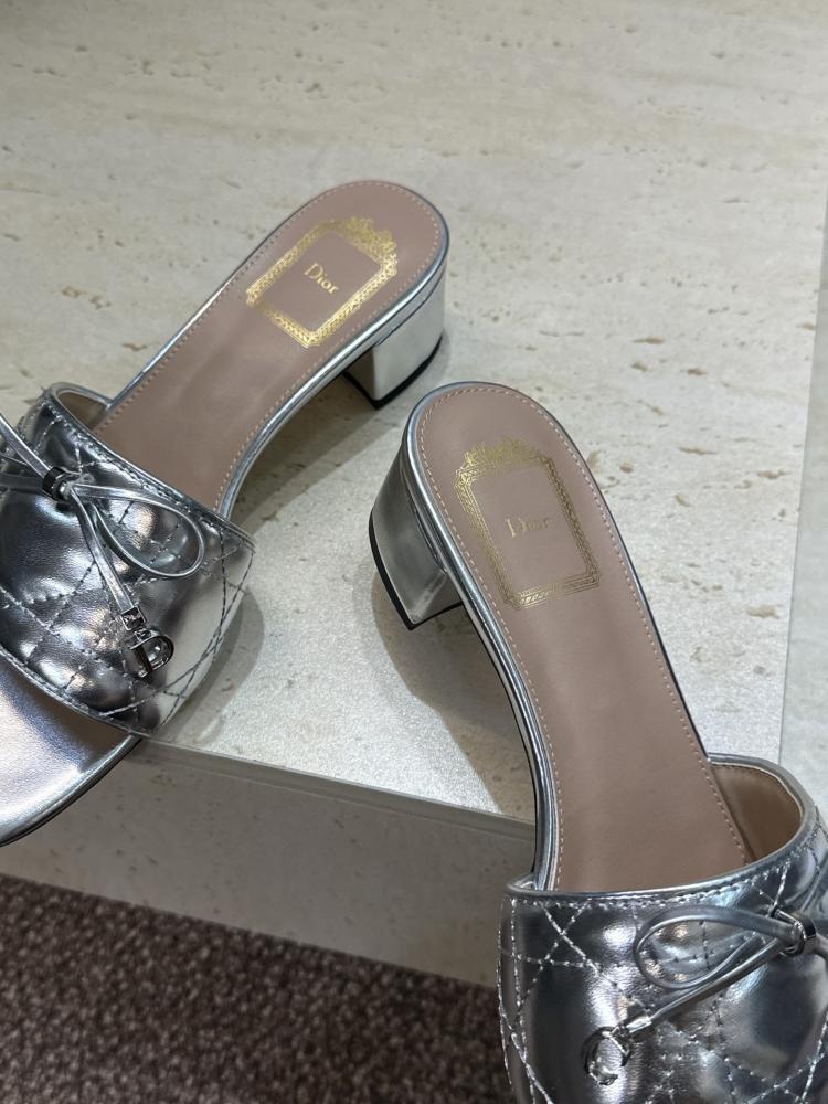 صندل Dior Or مفتوح من الخلف