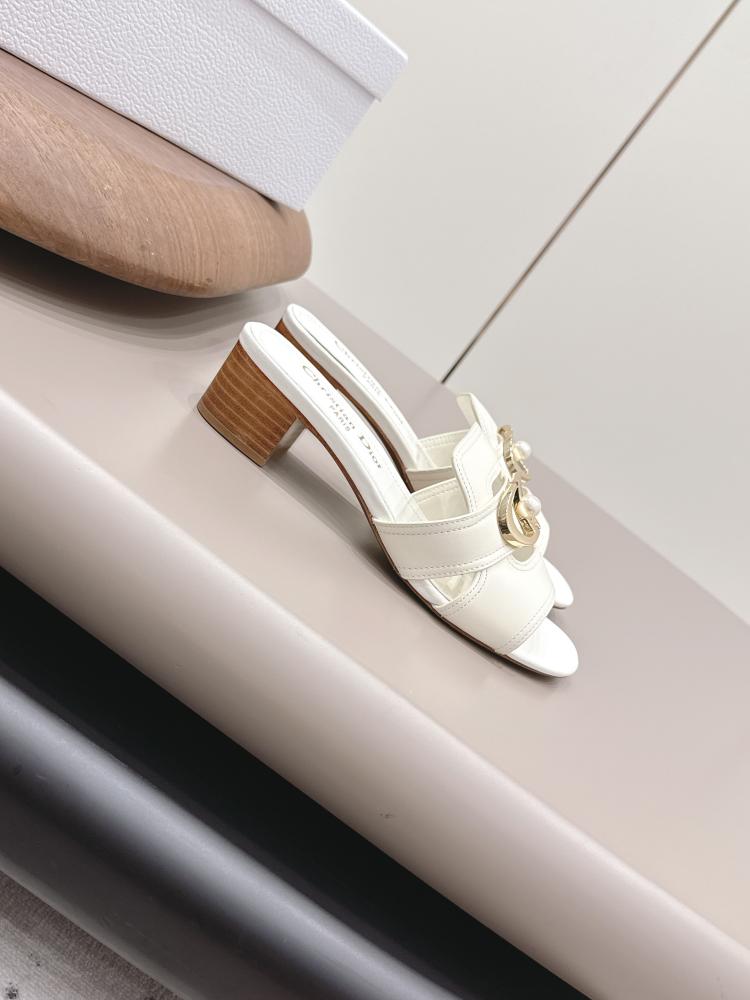 صندل Dior مفتوح من الخلف