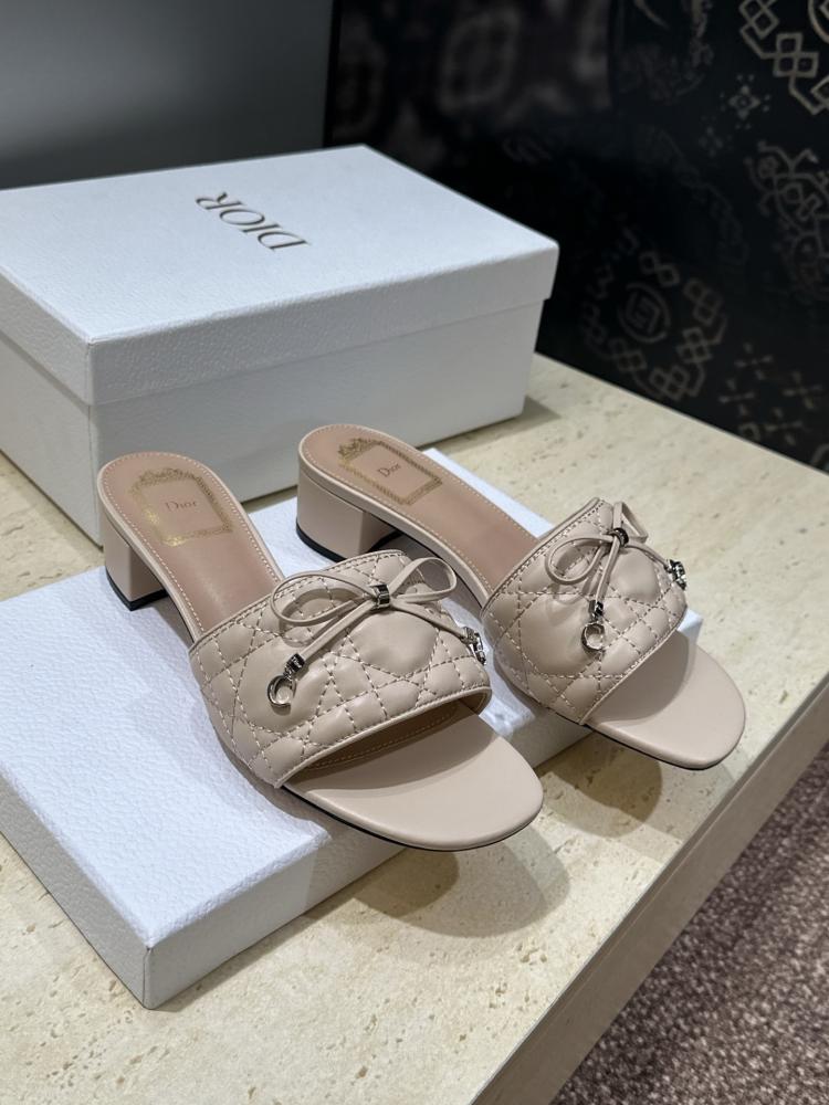 صندل Dior Or مفتوح من الخلف
