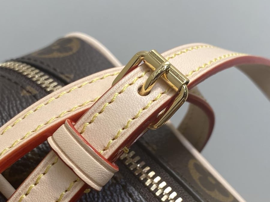 حقيبة Louis Vuitton Hang On