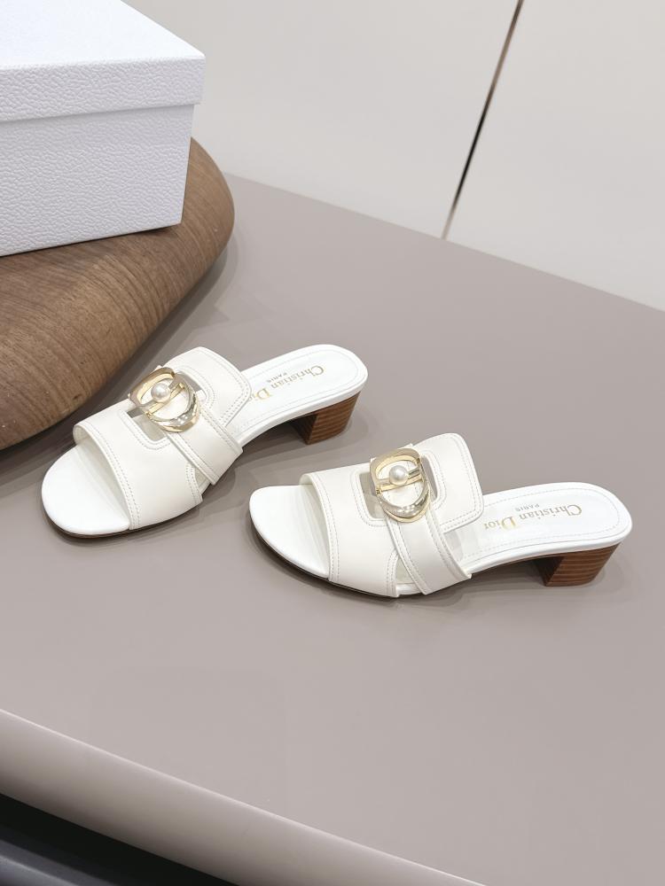 صندل Dior مفتوح من الخلف