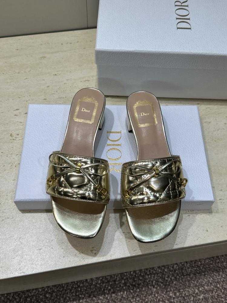 صندل Dior Or مفتوح من الخلف