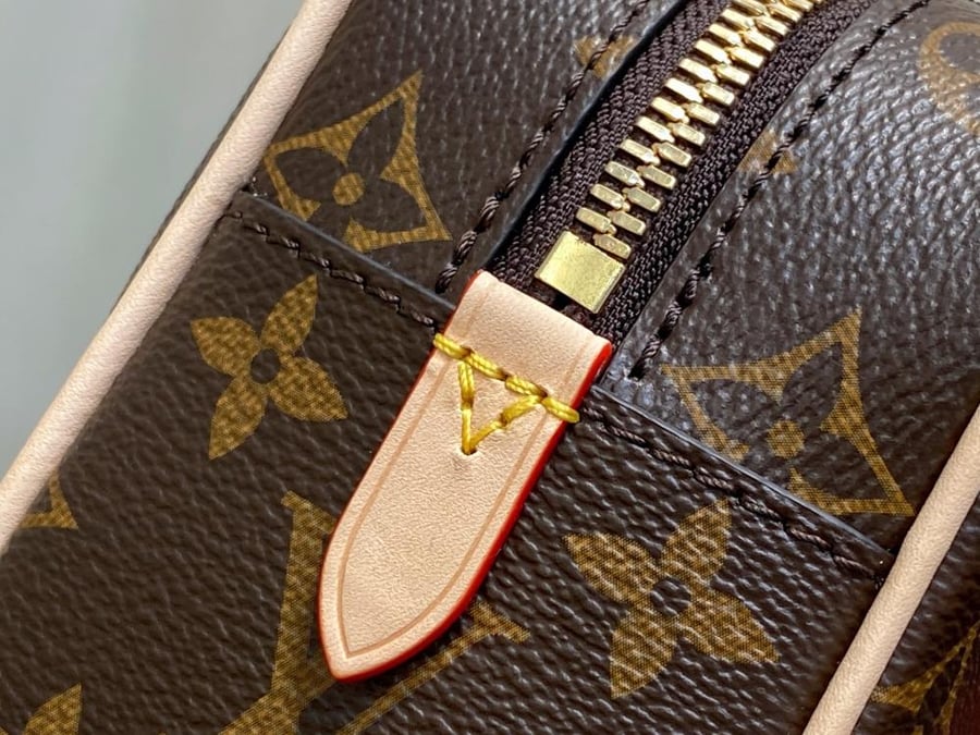 حقيبة Louis Vuitton Hang On
