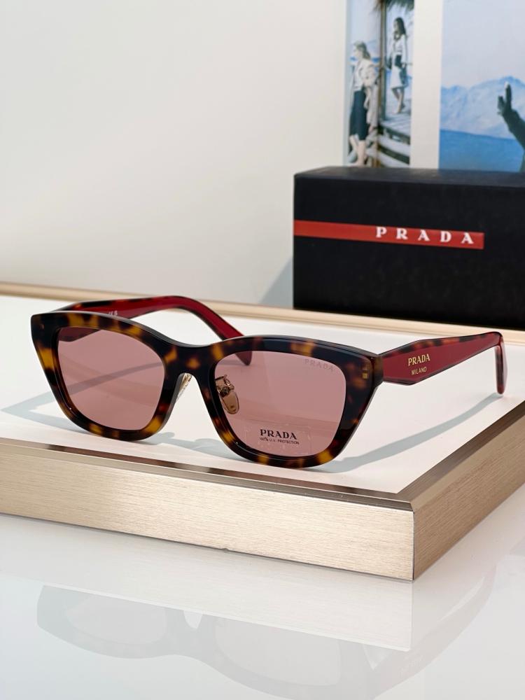 نظارات برادا (PRADA) الشمسية