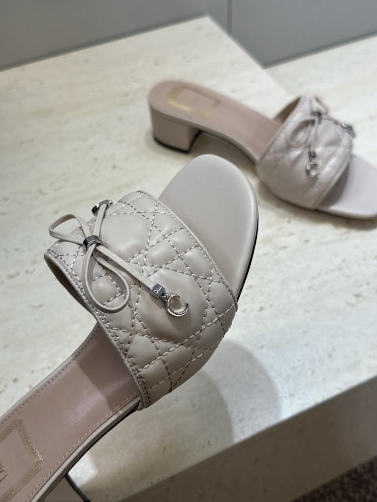 صندل Dior Or مفتوح من الخلف