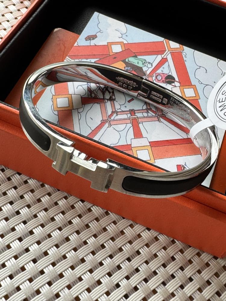 سوار (Hermès) بتصميم "كليك إتش"