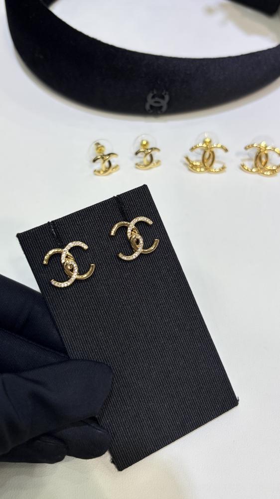 أقراط شانيل (Chanel)
