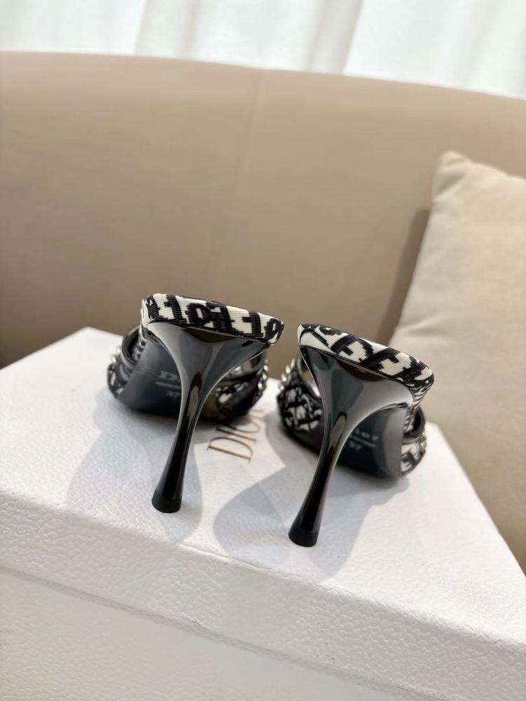 صندل Dior بكعب أنيق