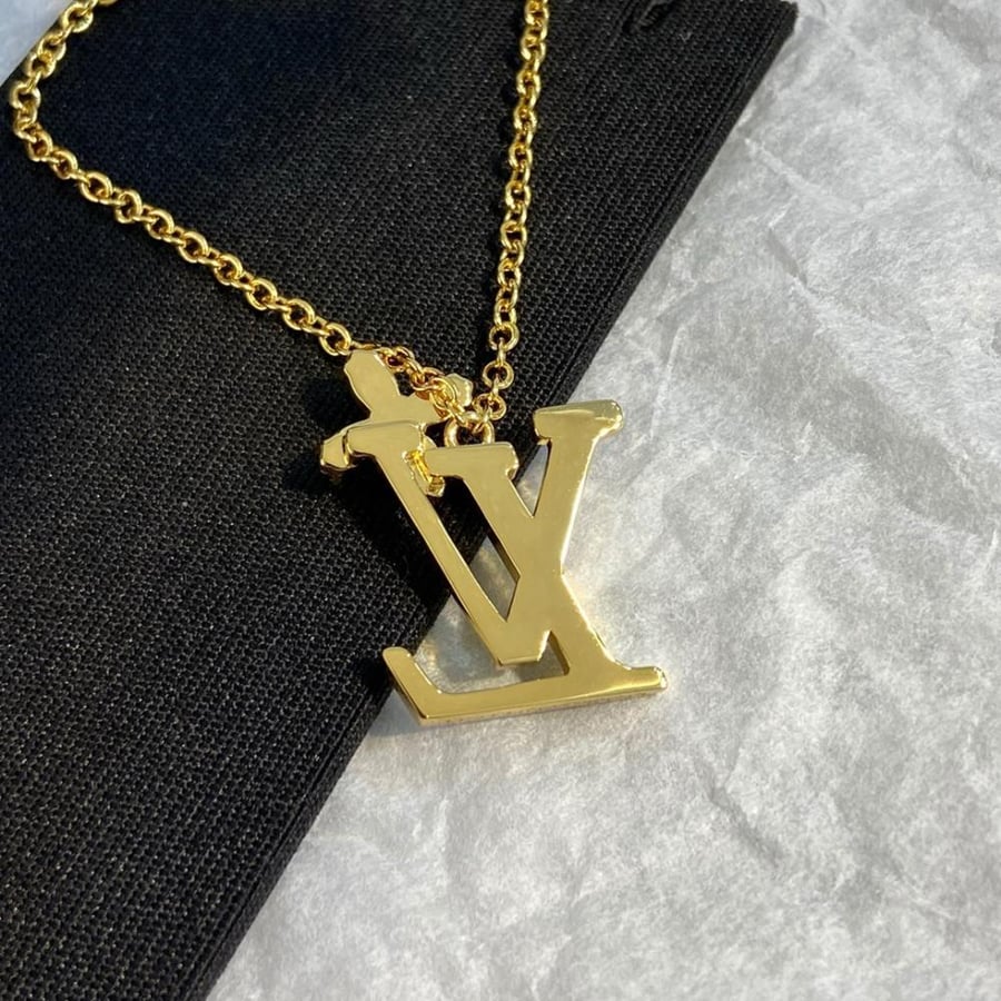 قلادة لويس فويتون (Louis Vuitton)