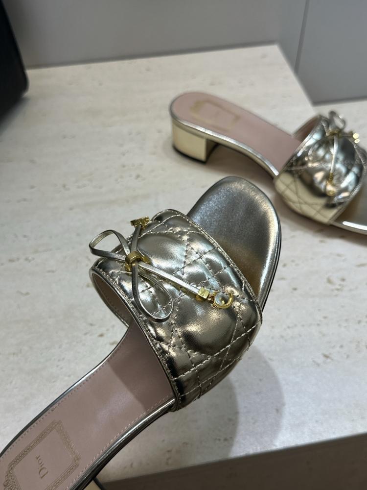 صندل Dior Or مفتوح من الخلف
