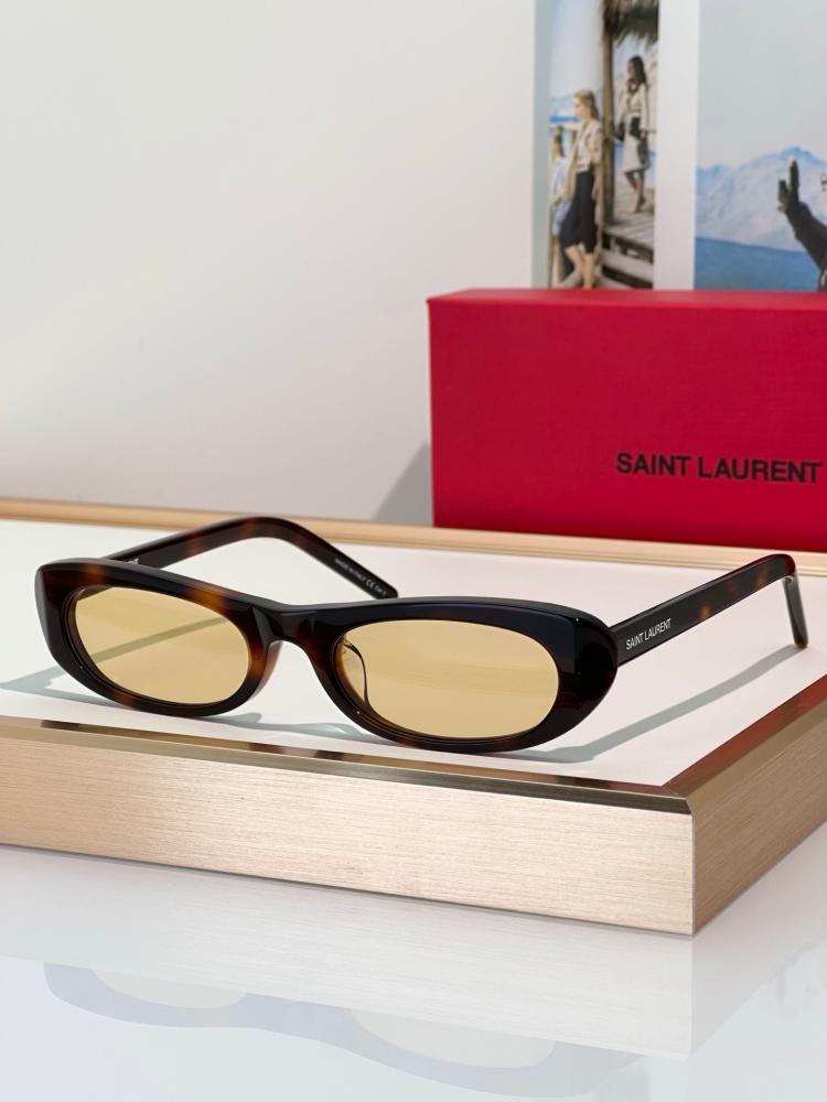 نظارات شمسية من سان لوران (Saint Laurent)