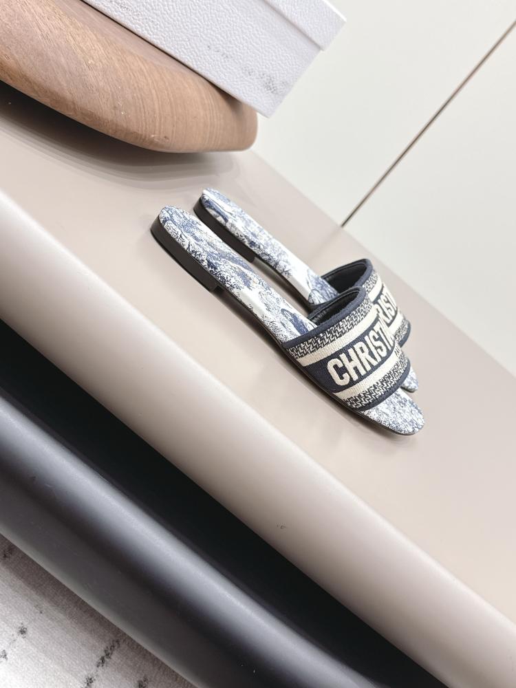 سليبر Dior مفتوح من الخلف