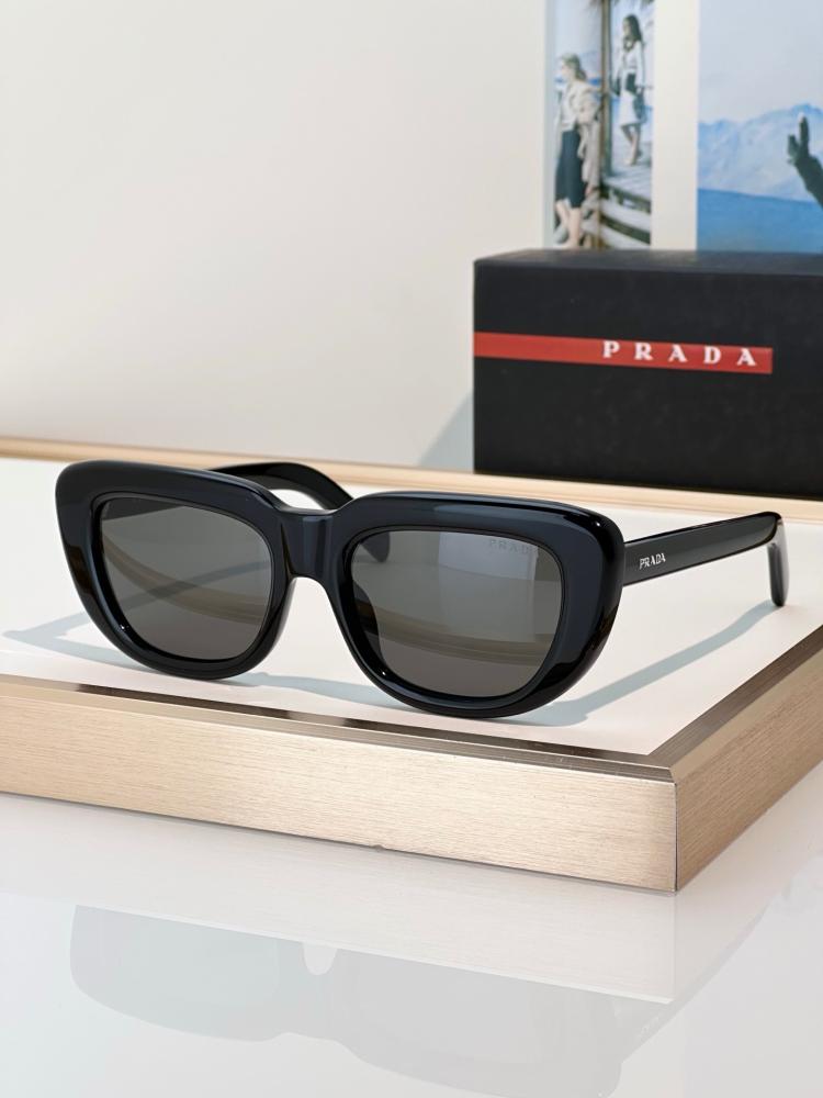 نظارات برادا (PRADA) الشمسية