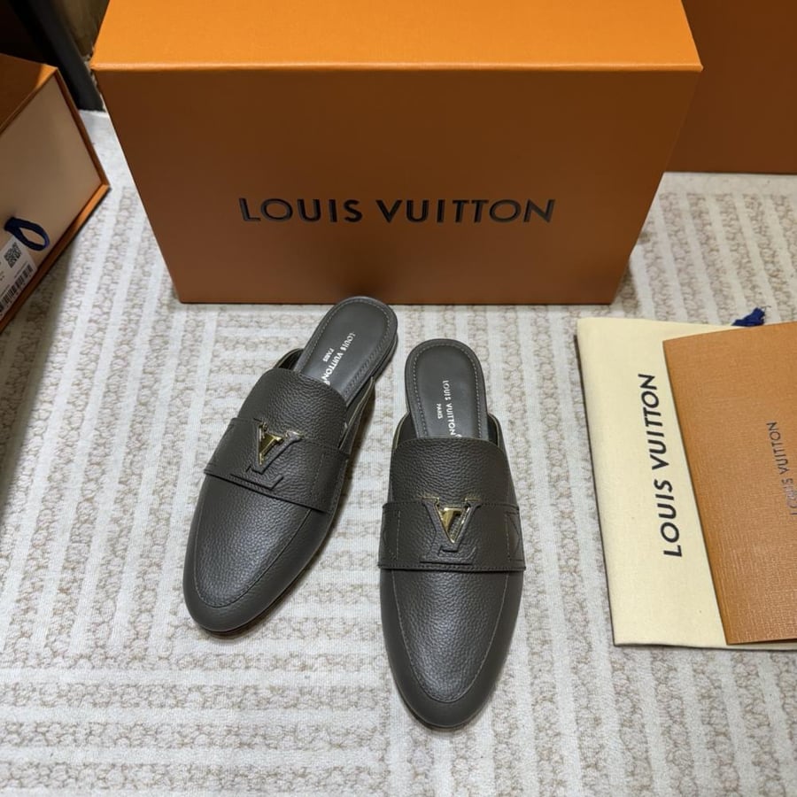 حذاء لوفر نسائي Louis Vuitton