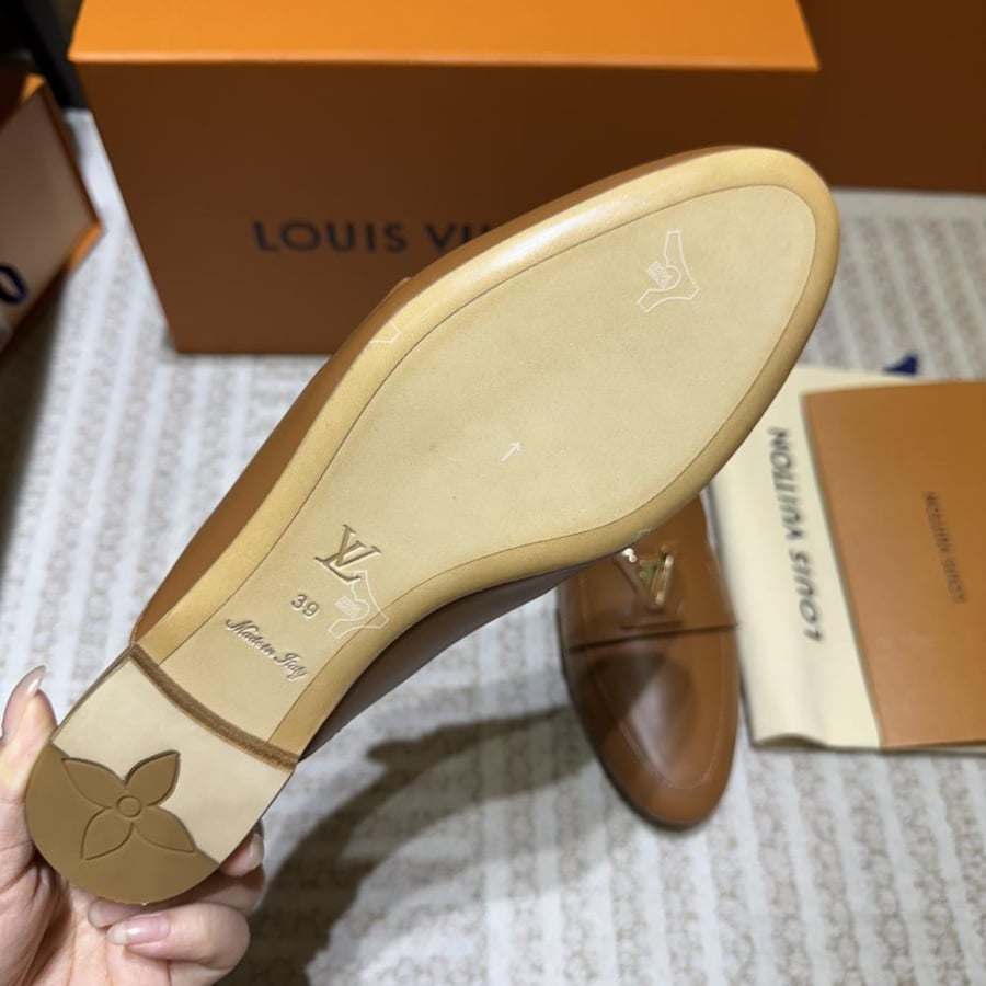 حذاء لوفر نسائي Louis Vuitton