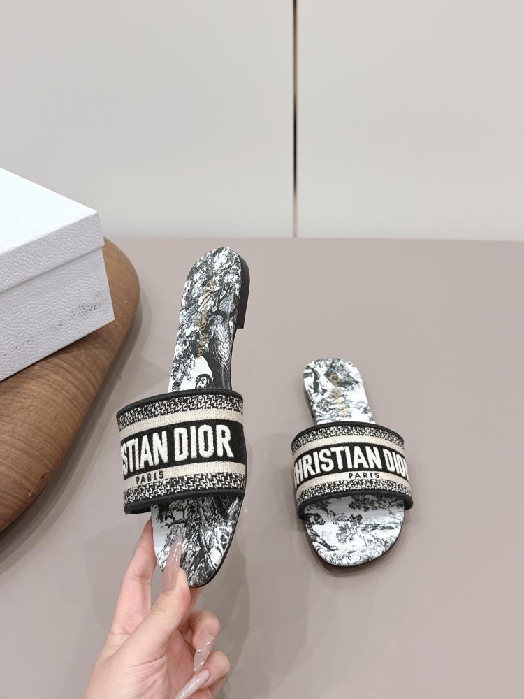 سليبر Dior مفتوح من الخلف