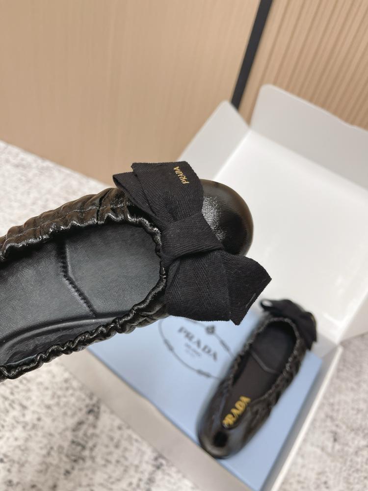 حذاء باليرينا نسائي فلات (Flat) من برادا