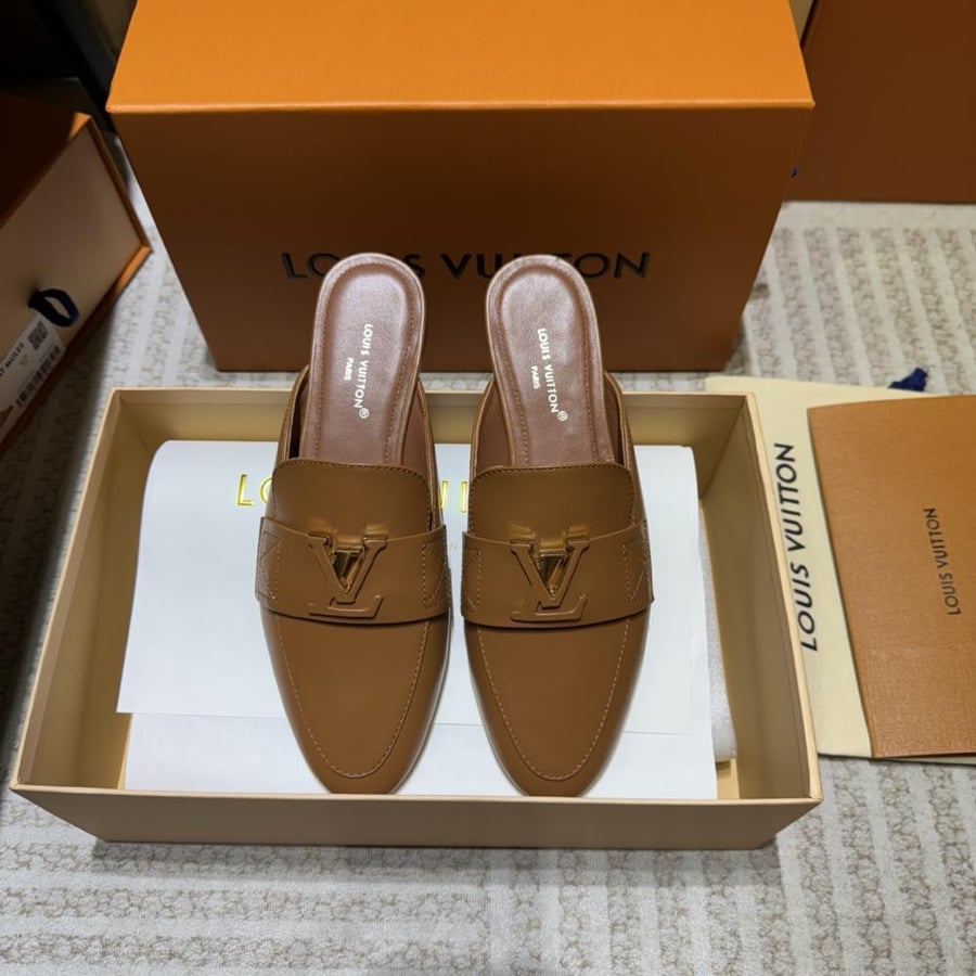 حذاء لوفر نسائي Louis Vuitton