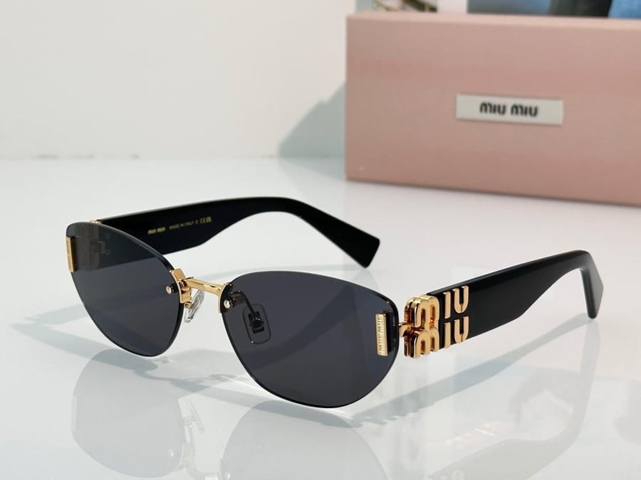 نظارات ميوميو (MIU MIU) الشمسية