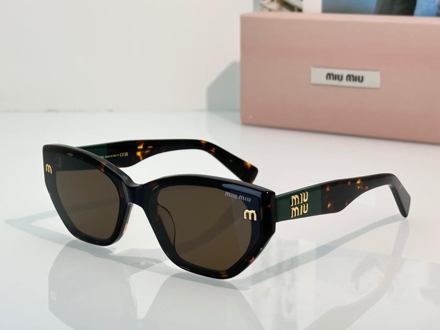 نظارات ميوميو (MIU MIU) الشمسية
