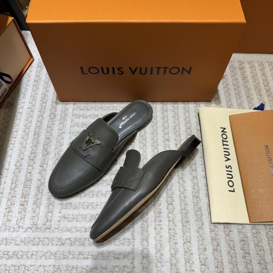حذاء لوفر نسائي Louis Vuitton