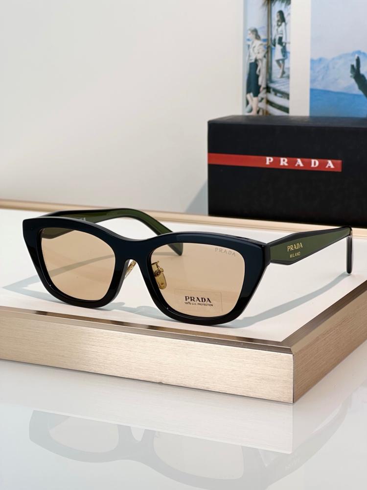 نظارات برادا (PRADA) الشمسية
