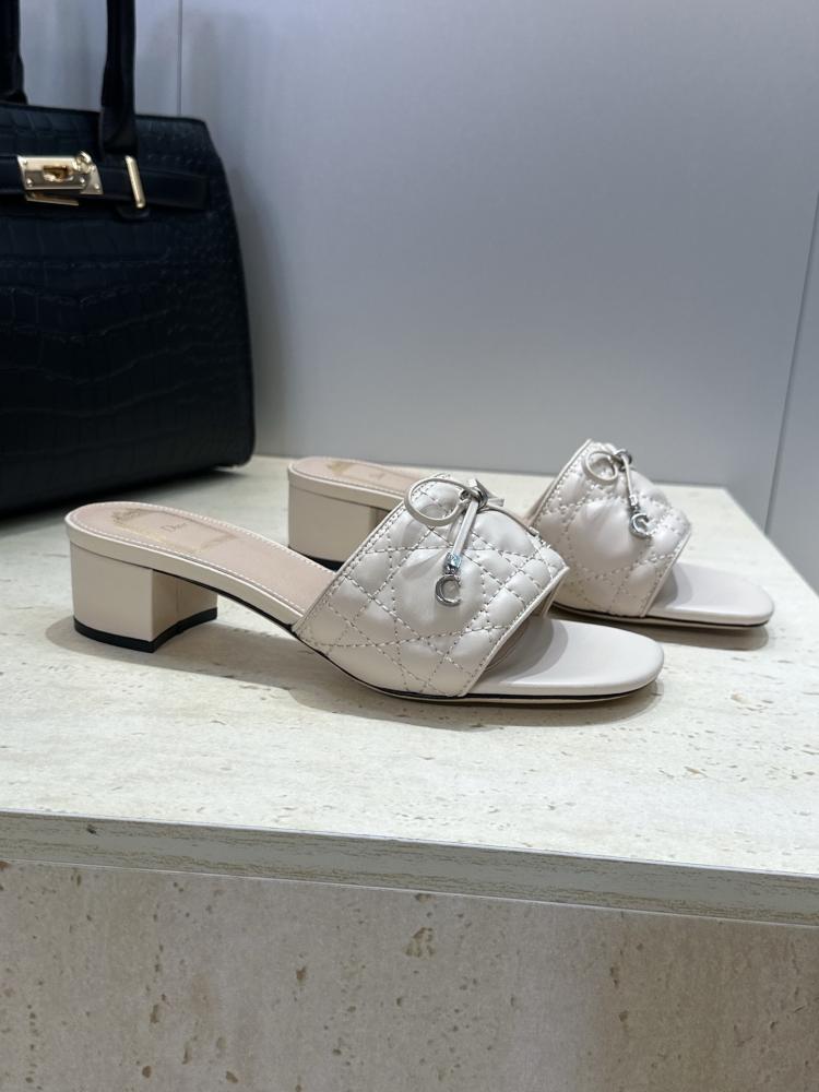 صندل Dior Or مفتوح من الخلف