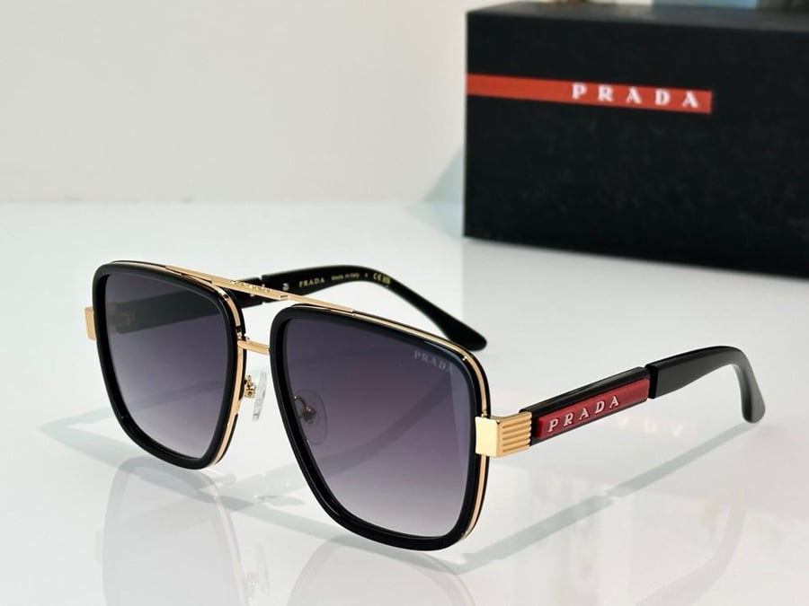 نظارات برادا (PRADA) الشمسية