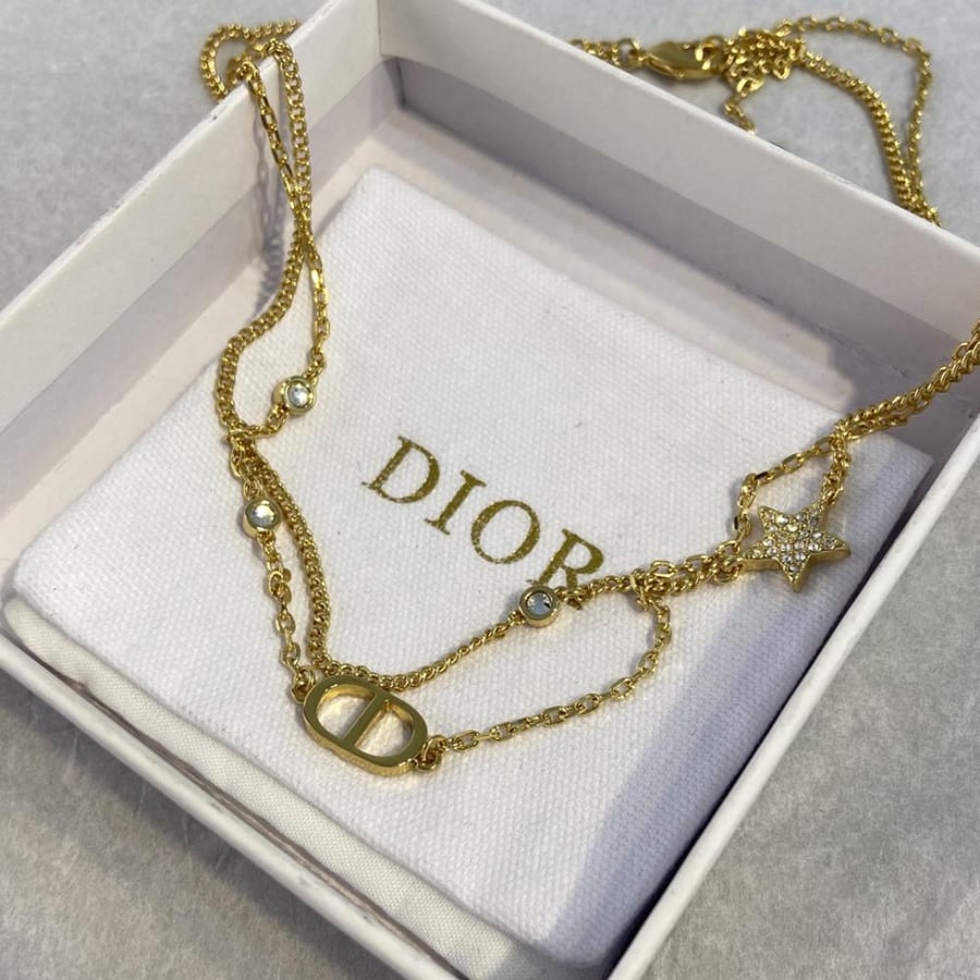 قلادة ديور (Dior) المزدوجة