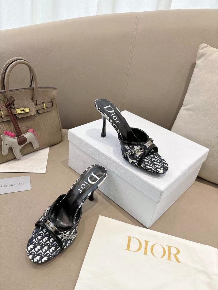 صندل Dior بكعب أنيق