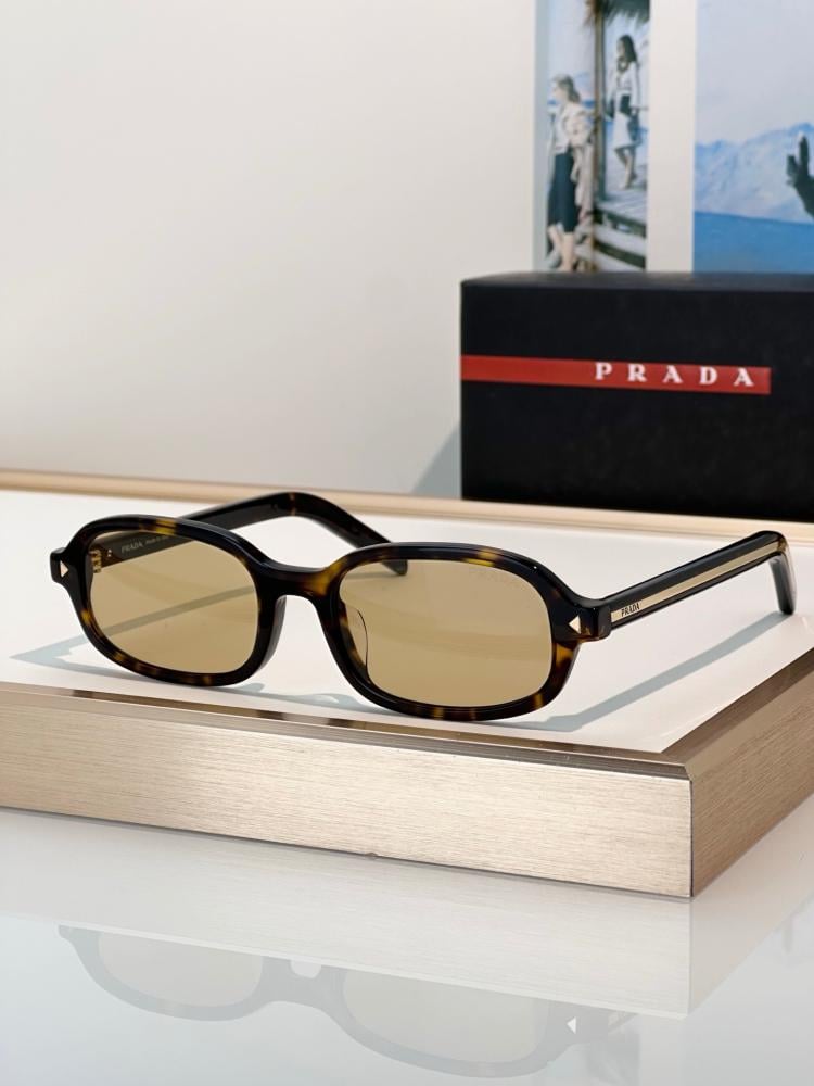 نظارات برادا (PRADA) الشمسية