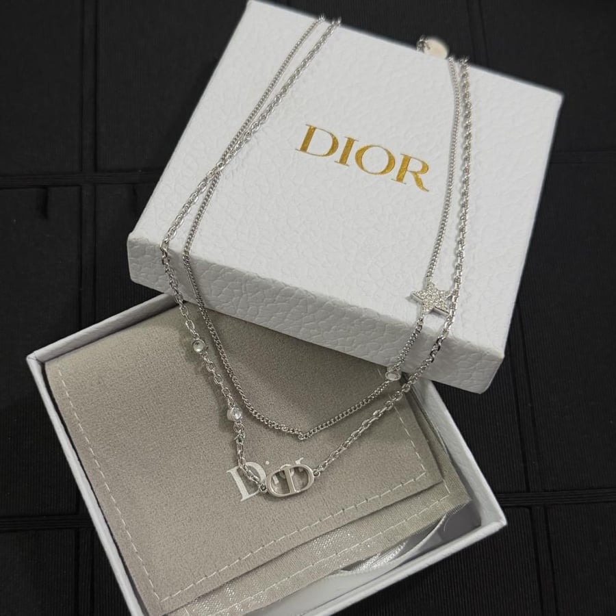 قلادة ديور (Dior) الناعمة