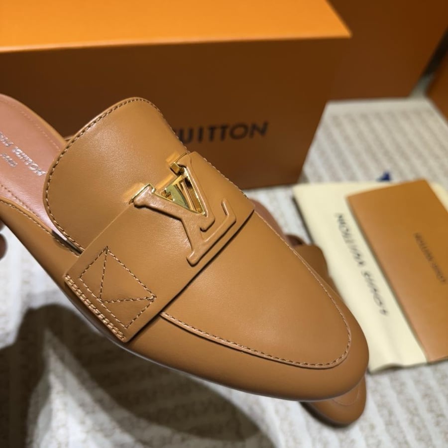 حذاء لوفر نسائي Louis Vuitton