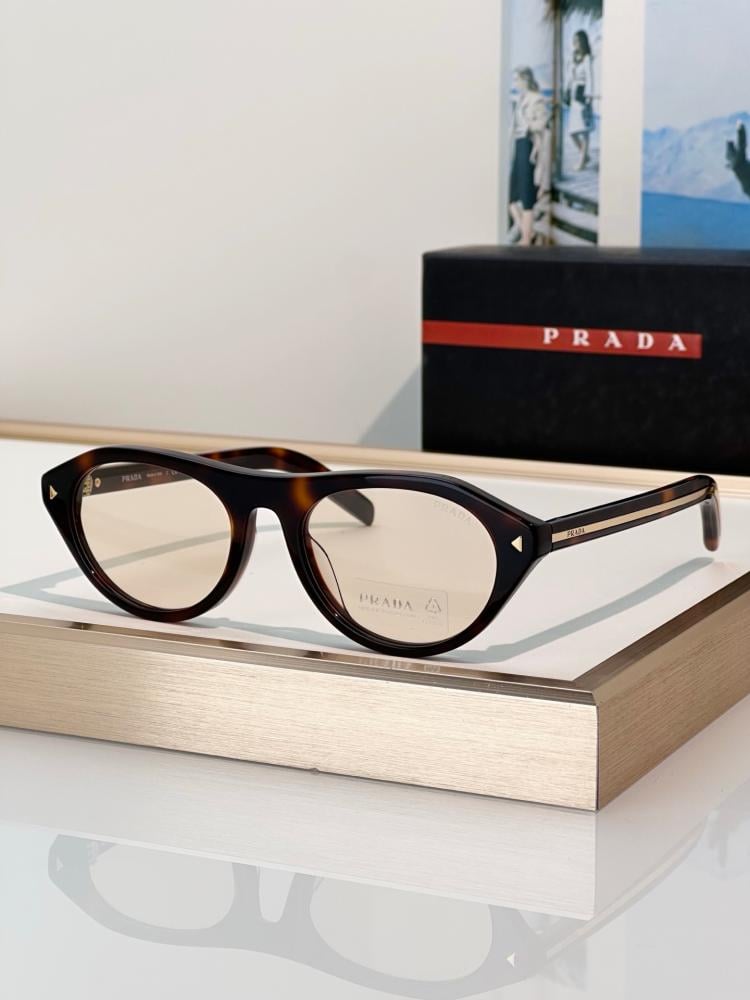 نظارات برادا (PRADA) الشمسية