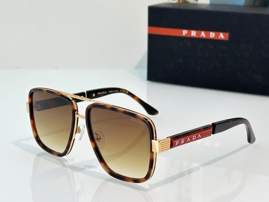 نظارات برادا (PRADA) الشمسية